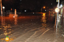  فيديو: شوارع حي المحطة باللد تغرق بمياه الأمطار